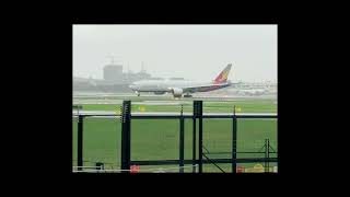 Boeing 777 Loud Reverse Thrust and engine wind down #777 #boeing #loud 