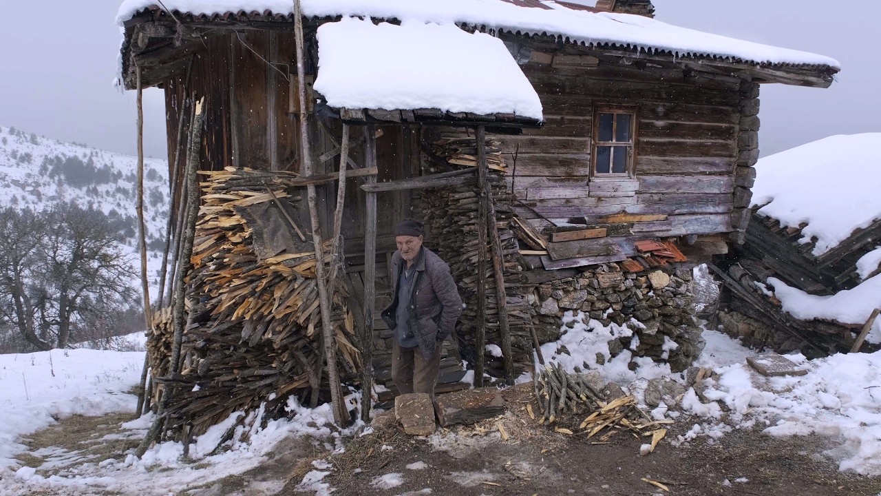 Yalnız bir köy yaşamı - Karla kaplı dağlar Belgesel