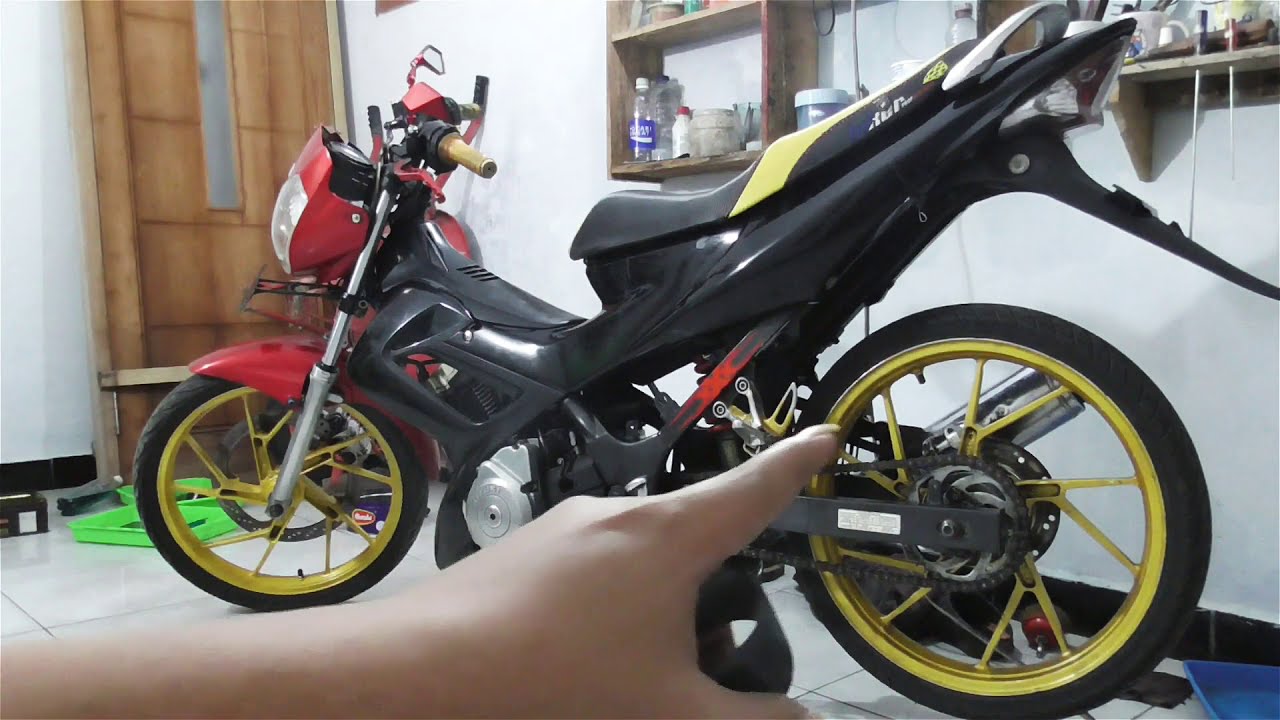 Cara melepas swing arm dan memasang tahanan rantai Satria Fu peredam bunyi kletek kletek