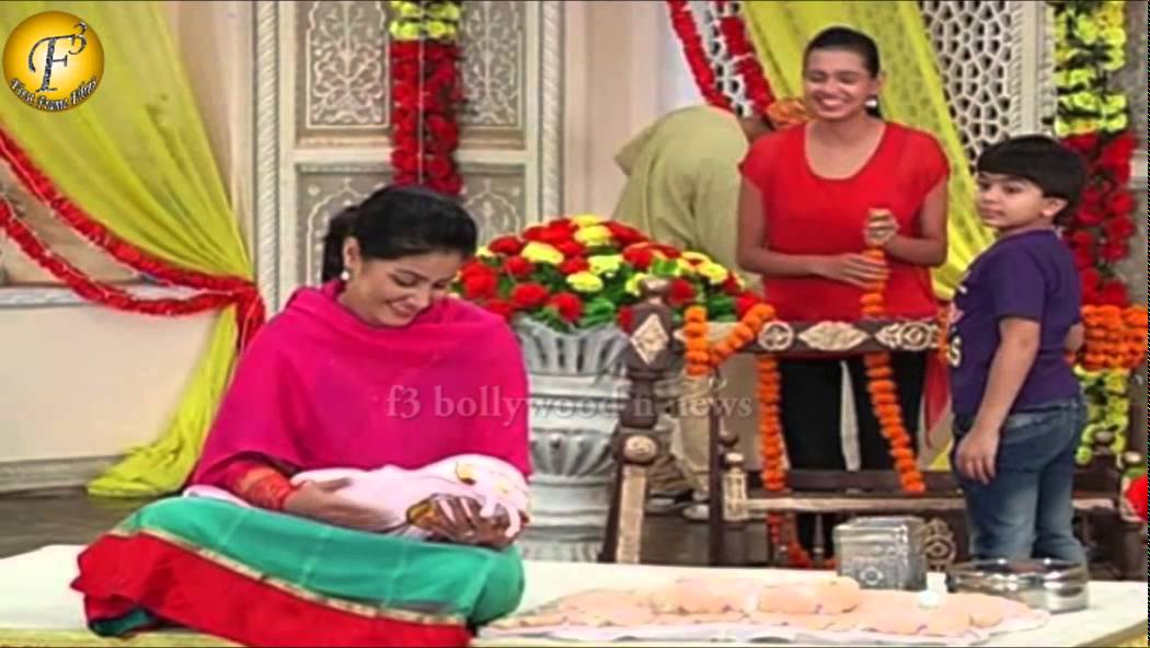 Celebrations on the sets of 'Yeh Rishta Kya kehlata hai' | On Location