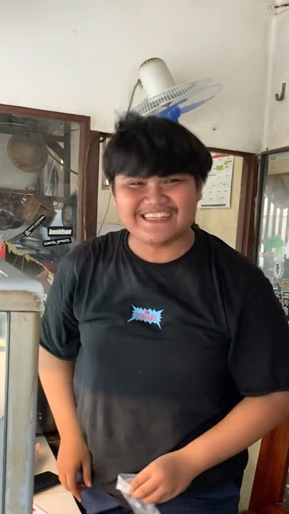 Makan ayam kalau lagi sama pacar😅 #shortvideo #videolucu #warteg #minjeong #makan