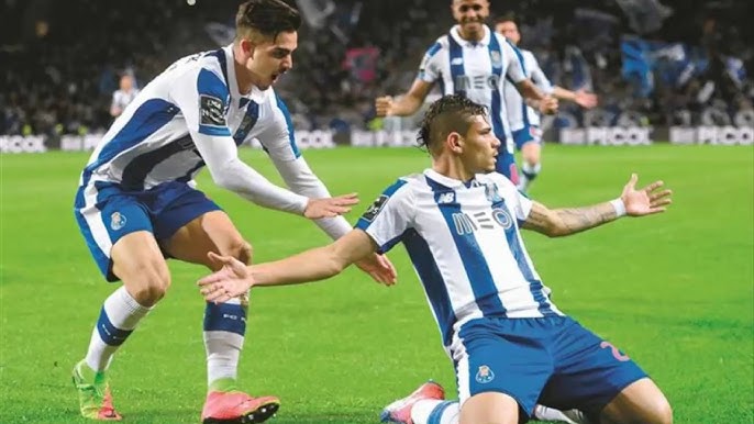 Porto vence o Famalicão e se isola na liderança do Campeonato Português -  Superesportes