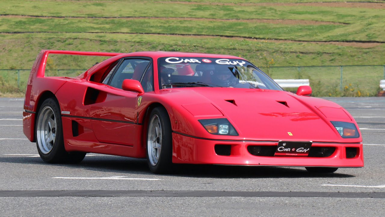 自動車冒険家がフェラーリF50でドライビングテクニック披露