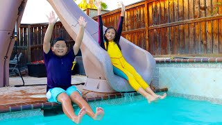 Wendy y Alex : ¡Juguemos en la Piscina! | Canción infantiles de nadar | Rimas infantiles de verano