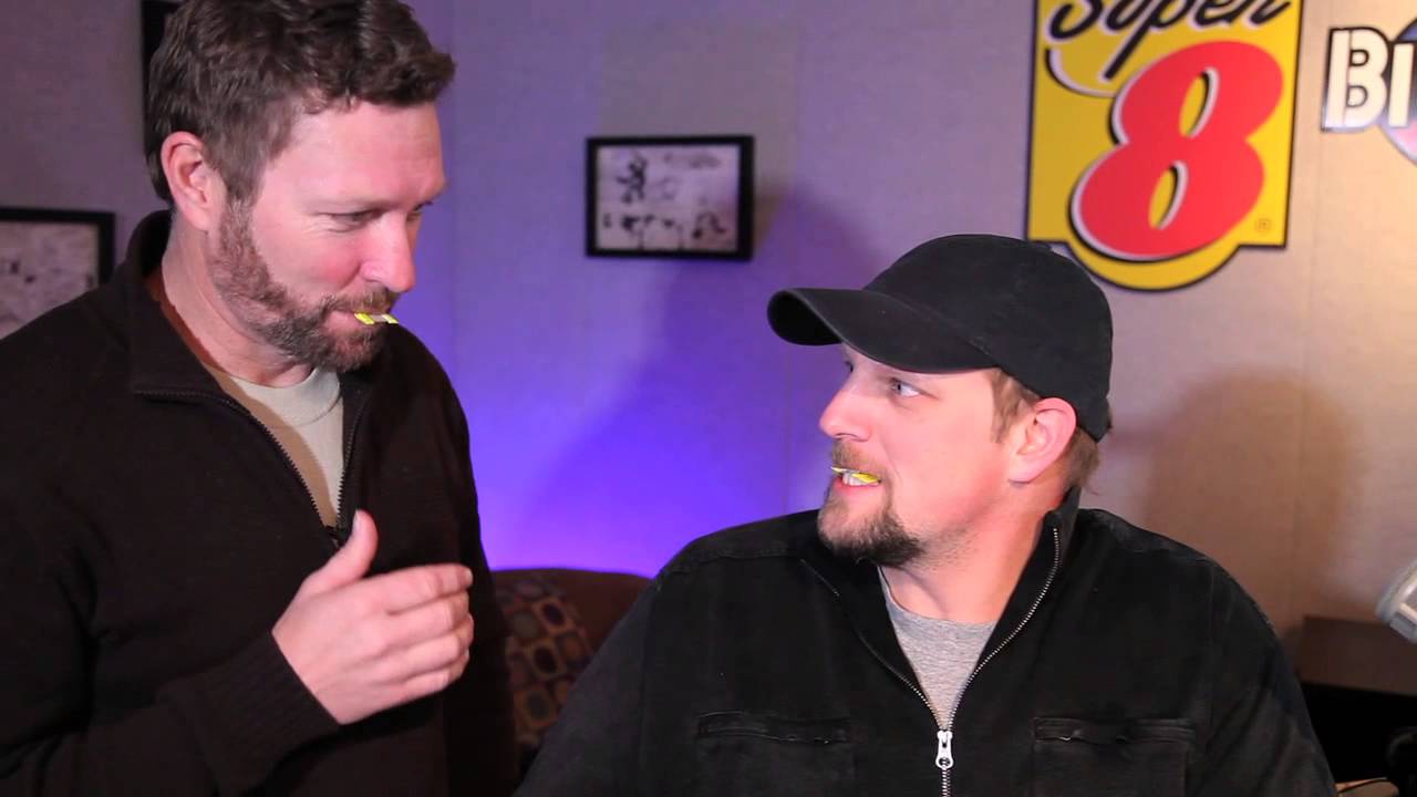 Craig Morgan shows D how to use a Turkey call - YouTube