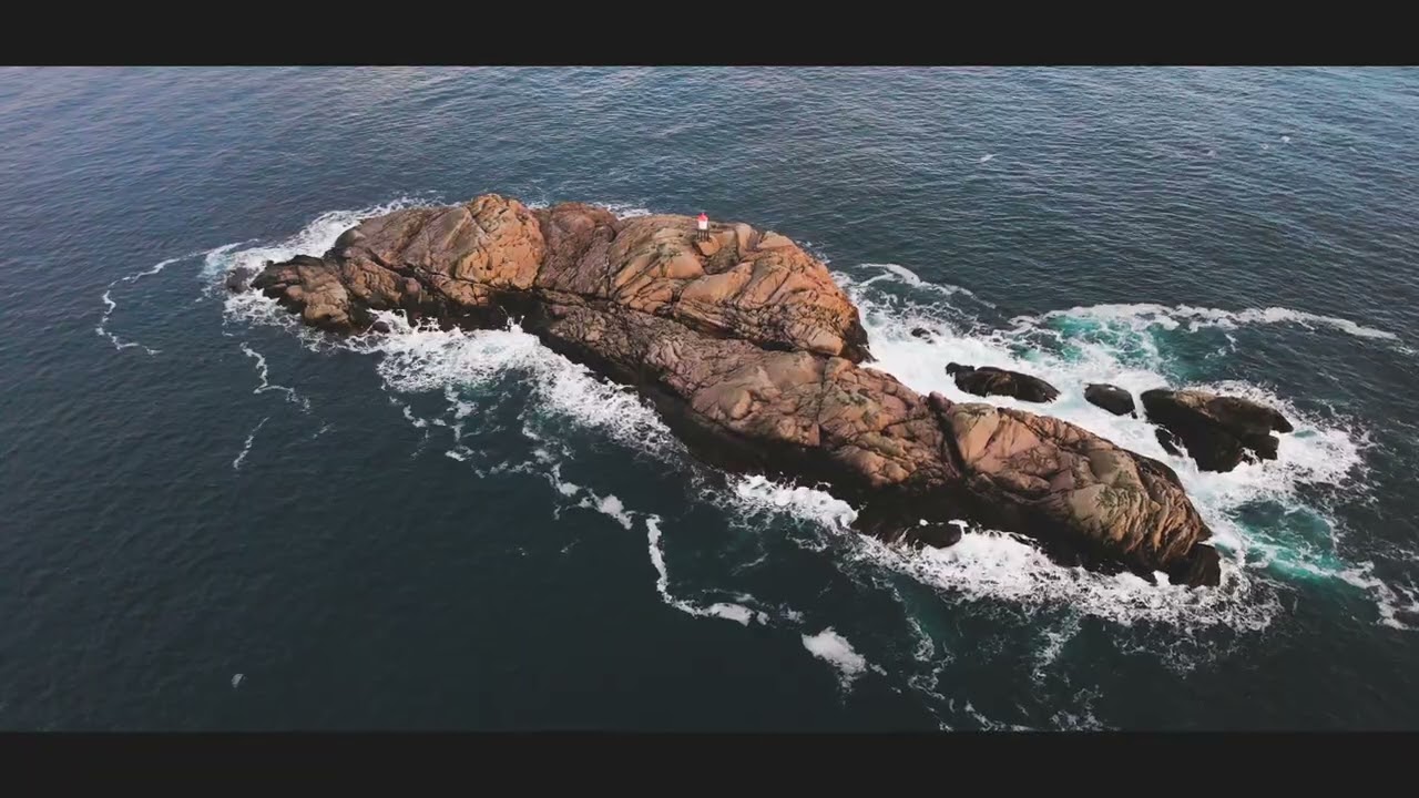 Winter hiking in Lofoten - coastline of Kalle
