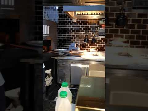 مطعم سبونتيني في الأفنيوز