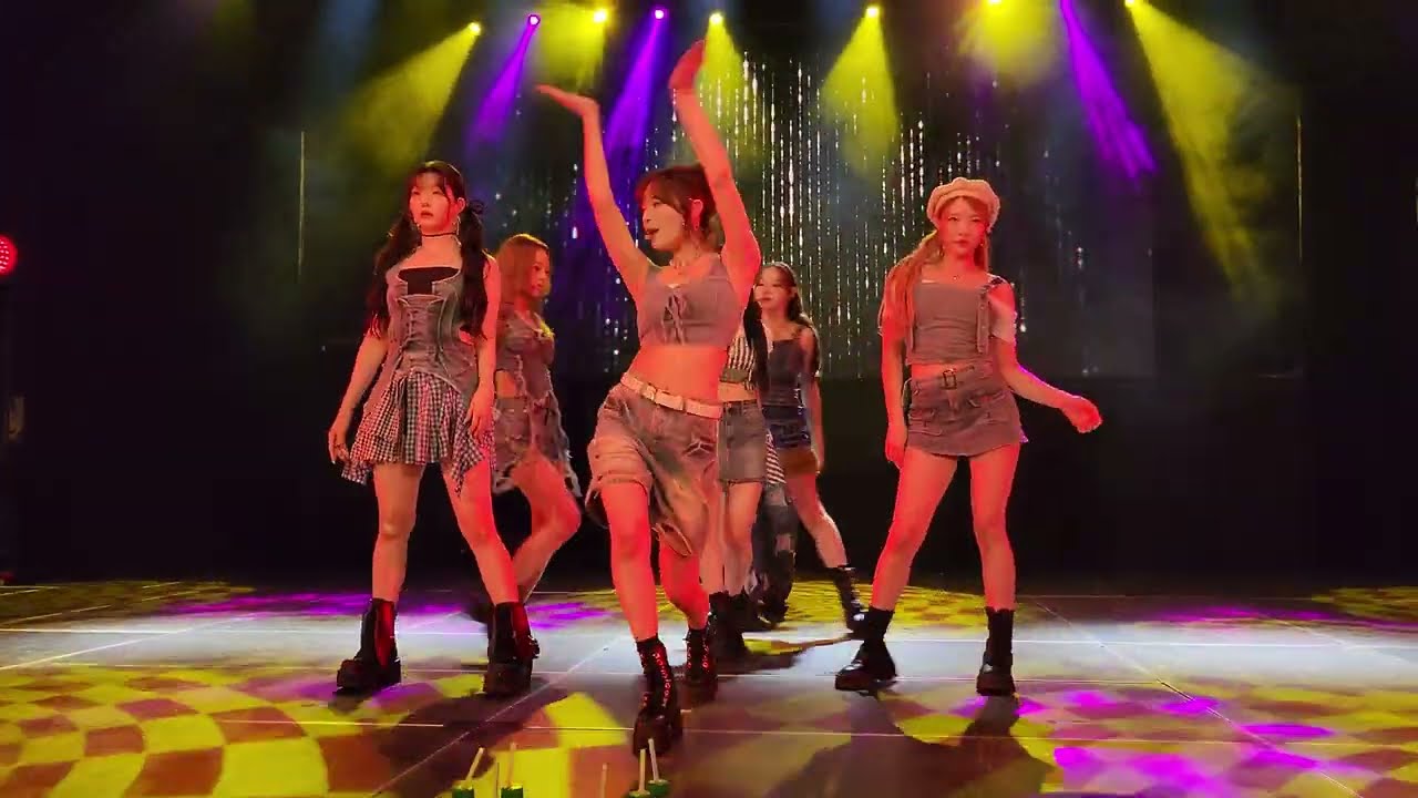 Billlie (빌리) - everybody’s got a $ECRET | 240730 | Warsaw [Our FLOWERLD EU] 4k60 FANCAM - Front Row