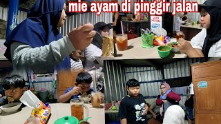 makan mie ayam di traktir sama bunda
