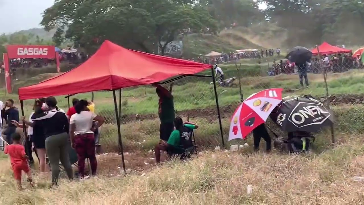 250 CC segunda manga noguera corre en motor prestado y como quiera gana vs manny mora 🔥