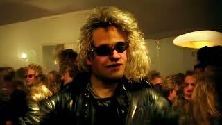 Video Premiere Karel - The Talk In Town