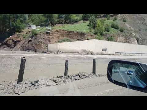 Amasya Taşova kara yolu sel nedei ile ulaşıma kapandı...