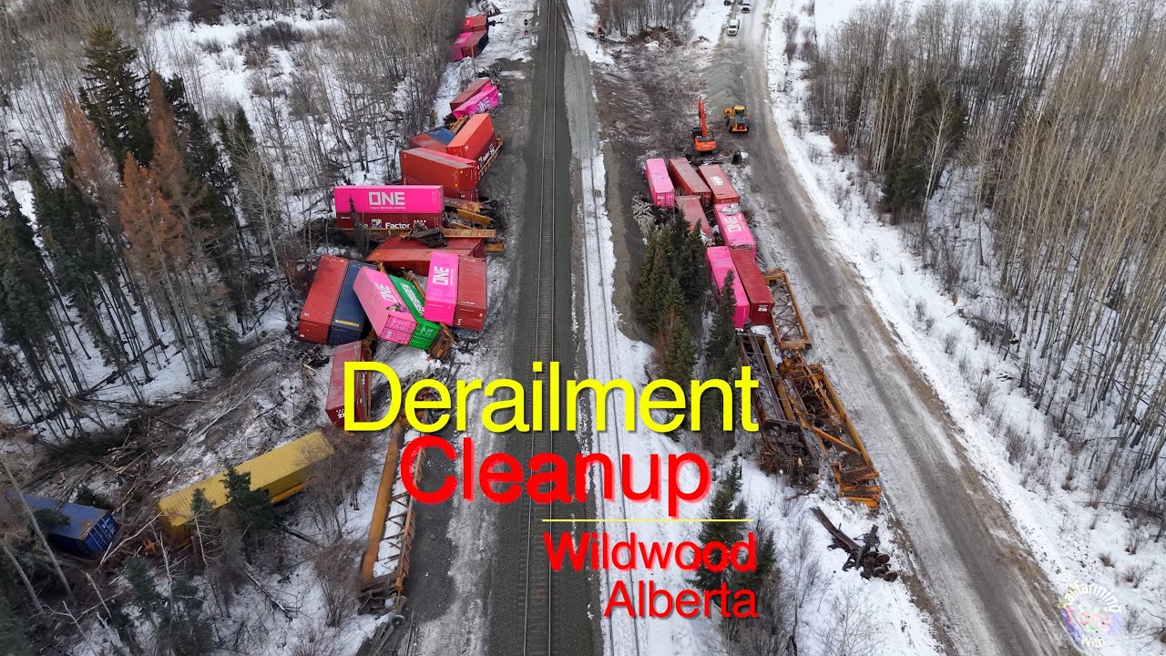 CN derailment cleanup and trains