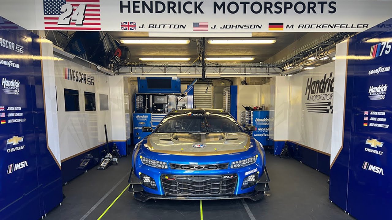 Fans welcome Garage 56 in Le Mans scrutineering