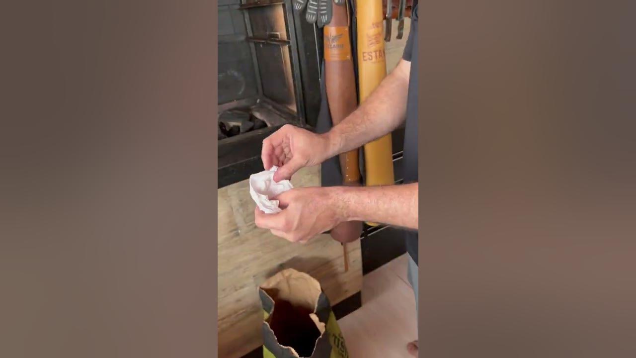 Como acender a churrasqueira método prático e com segurança! Nada de álcool, apenas papel e óleo!
