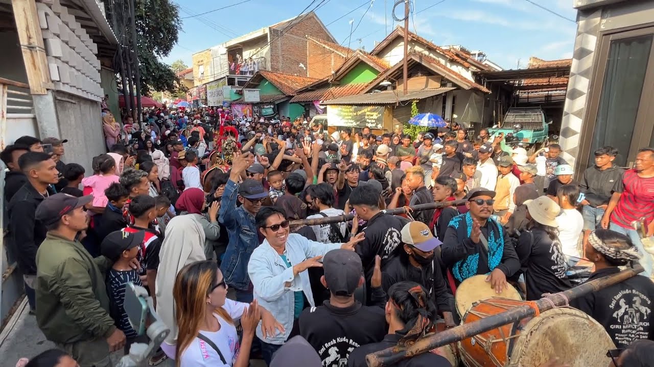 Pasti enak banget kalo sudah dangdut reak Cuta Muda mandalangu cipacing