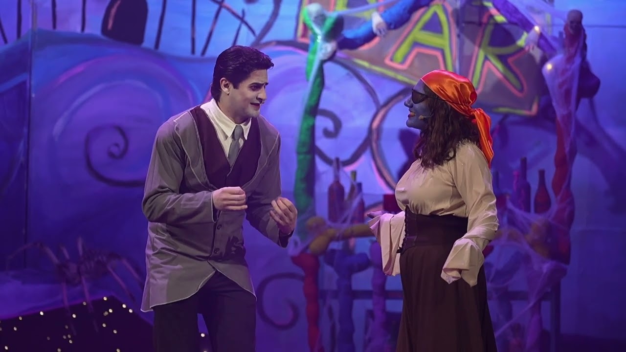 "M'hawn ħadd normali hawn!!"