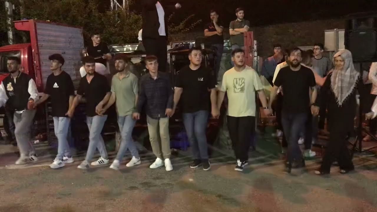 Efe Karagüzel Şahin Bektaş Batuhan Muşmuloğlu Horon