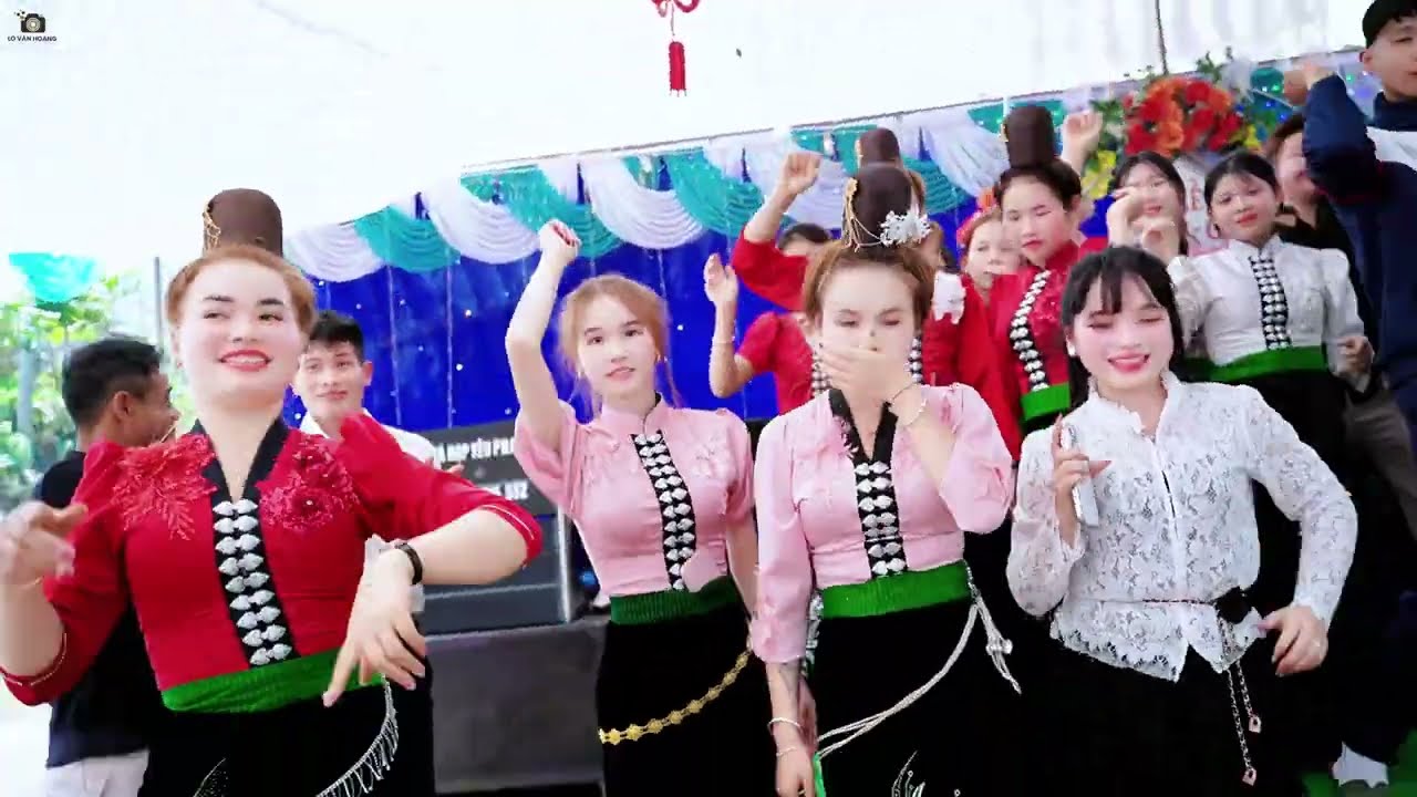 MẾT CỚ ÊM PẢ BẢN PÙ NHẢY TẠI LỄ MỪNG TÂN GIA ANH CHỊ [[ DU ĐOẢN ]] TẠI BẢN PÙ XÃ CHIỀNG LA