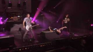 Vignette de la vidéo "All Time Low - Weightless (Live Video)"