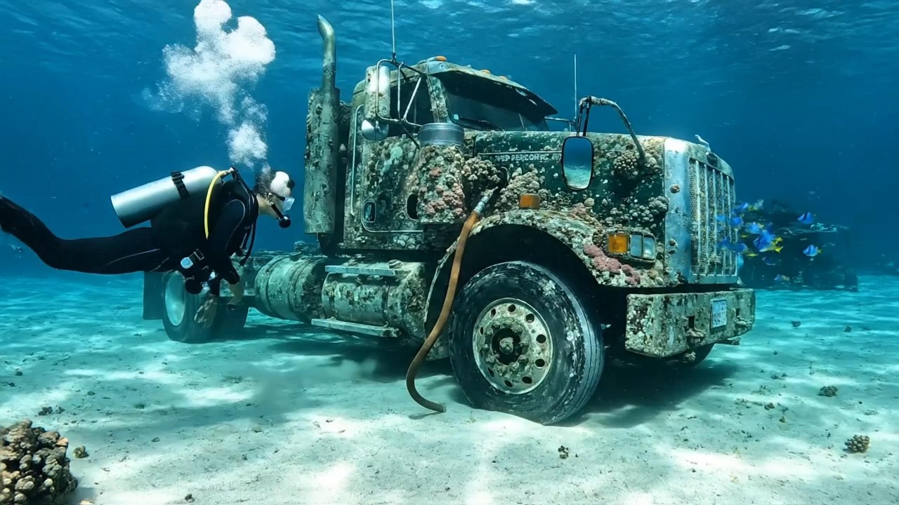 ASMR Deep Sea Recovery: Impossibly Ruined Peterbilt 389 Becomes Showroom Truck