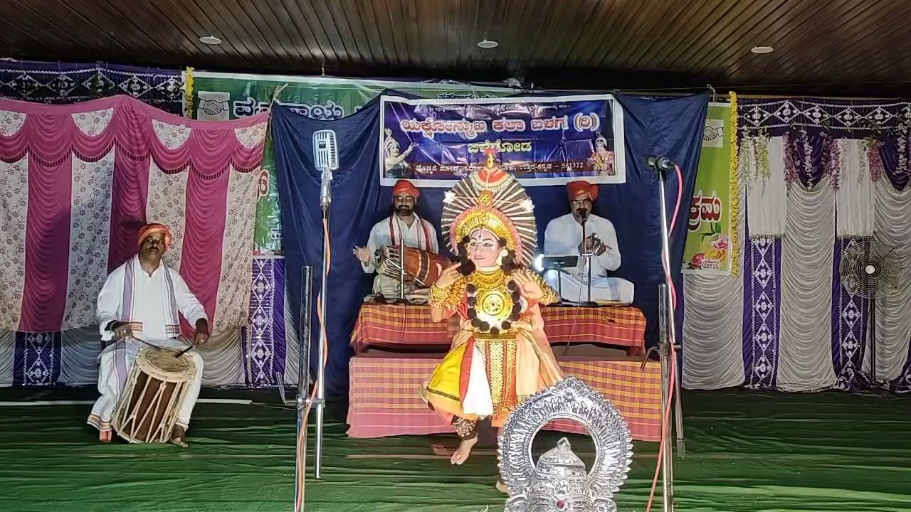 ಯಕ್ಷ ತರಂಗಿಣಿ ಸಂಸ್ಥೆಯ ಹೆಸರಾಂತ ಬಾಲಕಲಾವಿದೆ ಯಕ್ಷ ಮಾಣಿಕ್ಯ ಕುಮಾರಿ ನಿಶಾ ಬಾಲಗೋಪಾಲ ವೇಶಧಾರಿಯಾಗಿ 