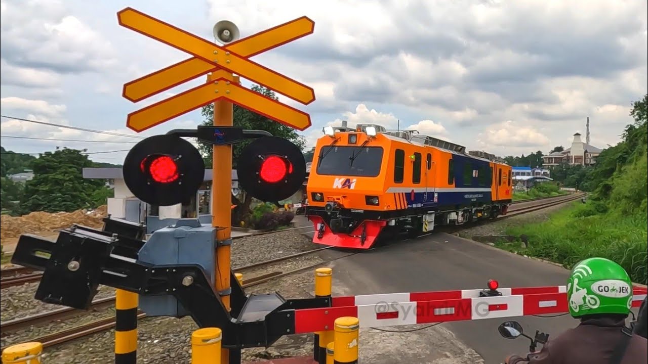 Kompilasi Perlintasan Kereta Api Luar Biasa 16