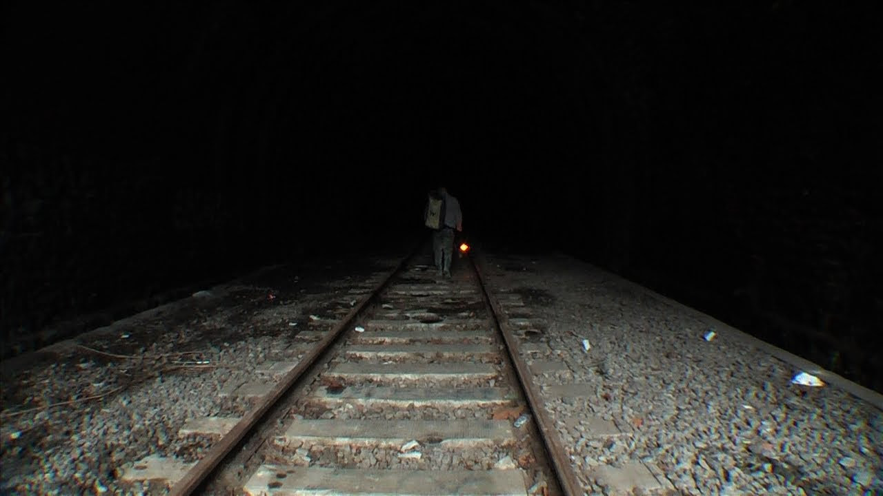 THE SOUTH_PARIS CATACOMBS_UK02/FNM