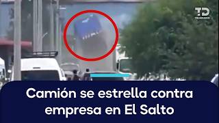 Delivery truck loses brakes and crashes into a company wall in El Salto screenshot 5