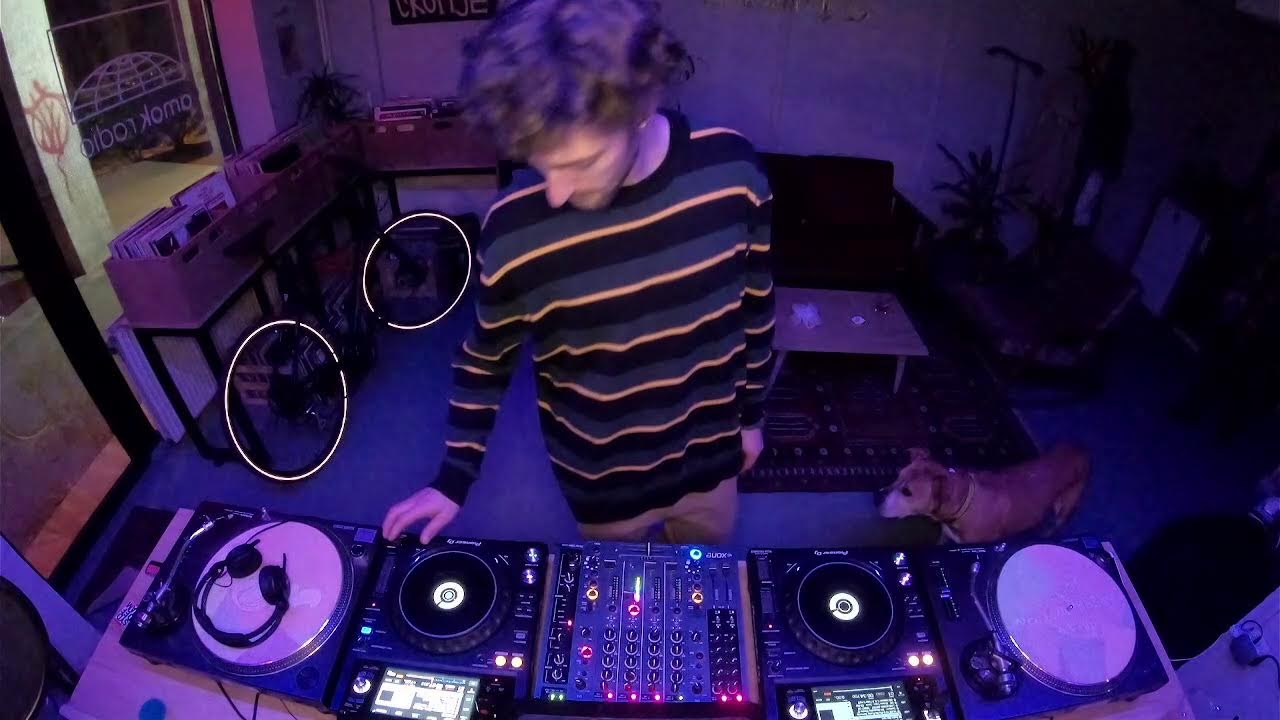 Amok Radio w/ Joss b2b Berryqyat