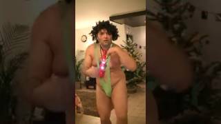 Download Мужик танцует в женском купальнике Mp3 and Video Мужик танцует в женском купальнике