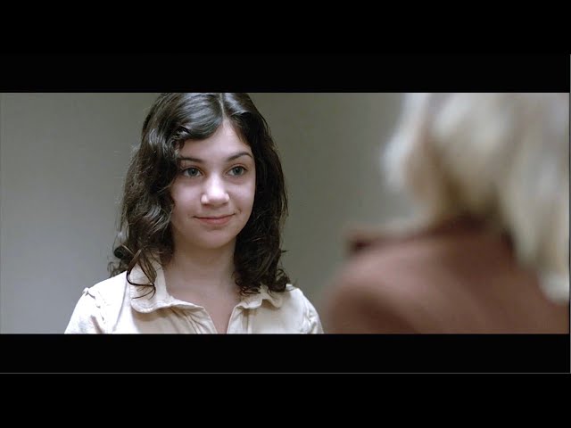 Vampire girl enters home uninvited. See what happens | Let The Right One In (original movie version) class=