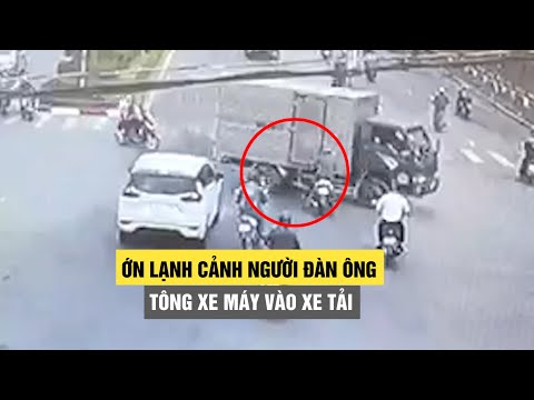Video Ớn lạnh cảnh người đàn ông tông xe máy vào xe tải giữa... - youtube