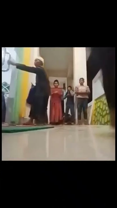 bapak bapak kejedot pintu masjid. Bocil ngakak. Ramadhan 2022