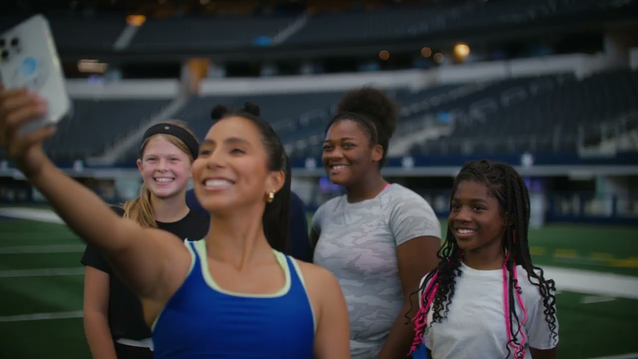 Она связана с Дианой Флорес | AT&T