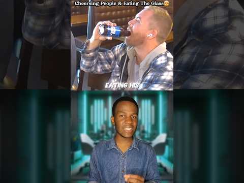 الناس المبتهجين وأكل الزجاج المزيف