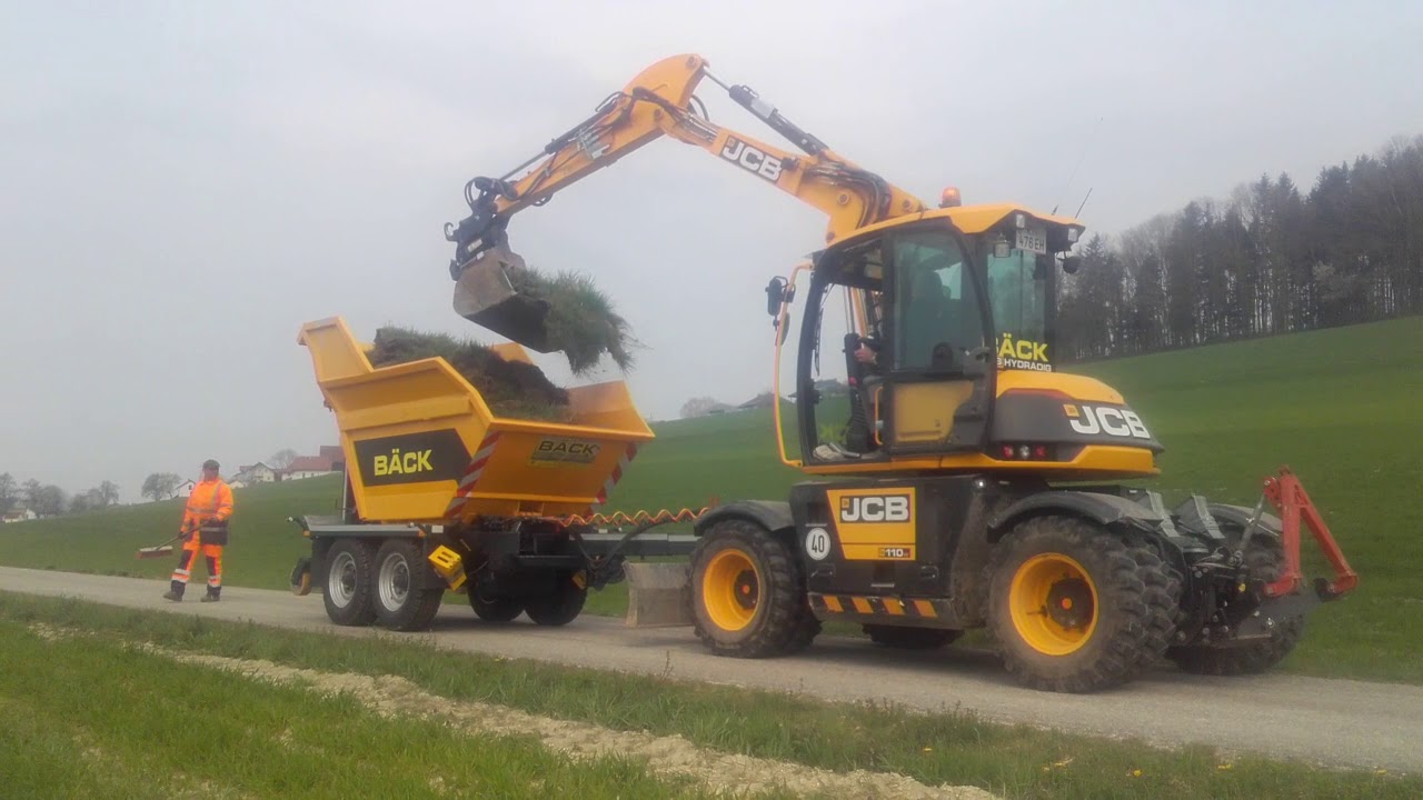 JCB Hydradig 110W mit Anhänger zum Graben räumen und Bankett schälen BÄCK Baggerungen GmbH