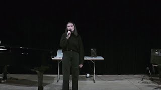 Manon Heeb Aus Der Gesangskle Nina Reiter, Muschule Luzern Mit White Christmas