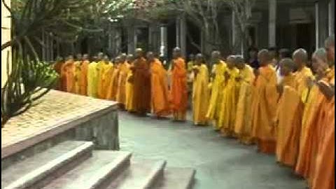 Tịnh xá Ngọc Long Trì bình khất thực