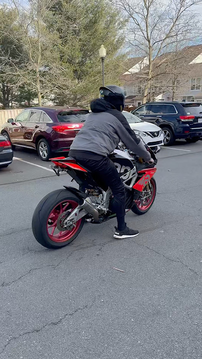 Aprilia RSV4 sounds insane🤯🔥