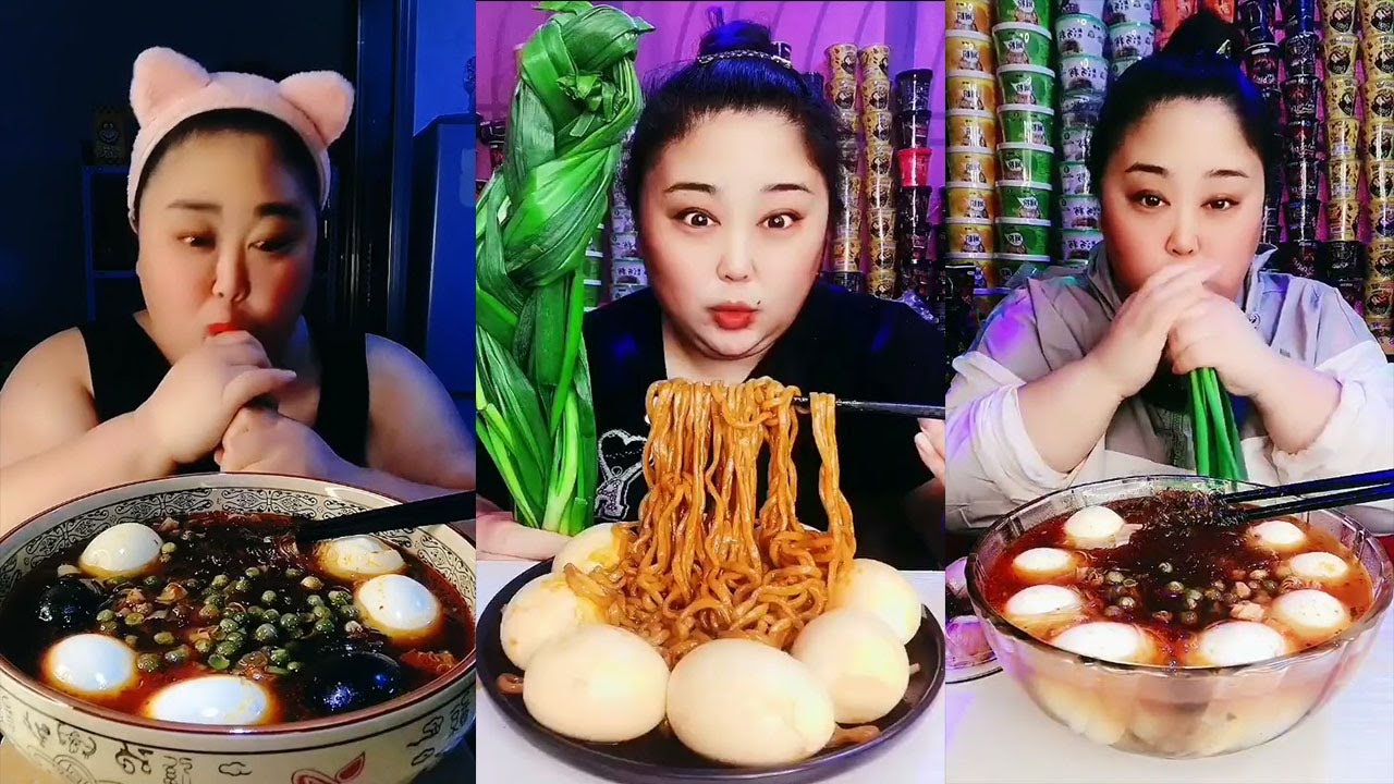 Fried Eggs And Noodle Soup With Spicy Sauce Noodles Eating Show