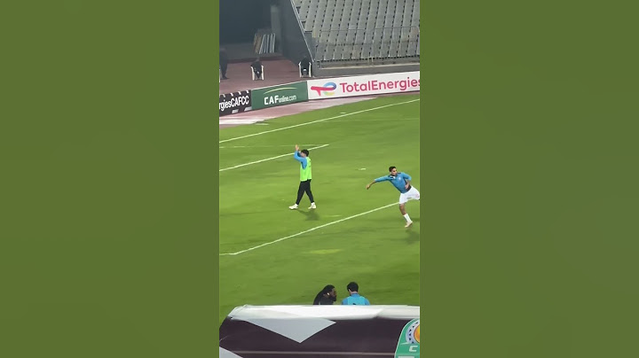 تحية متبادلة بين زيزو وجمهور الزمالك قبل انطلاق مباراة الزمالك والمصري في الكونفدرالية