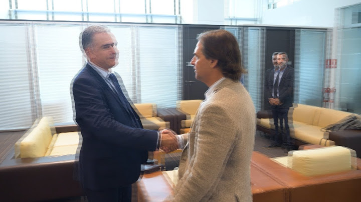 Imágenes del presidente Lacalle Pou recibiendo al mandatario electo, Yamandú Orsi