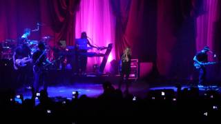 Avril Lavigne - What The Hell at the Hammersmith Apollo.