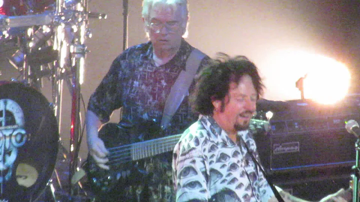 TOTO - Home Of The Brave @ Hard Rock Live Hollywood, FL. (David Hungate on bass!)