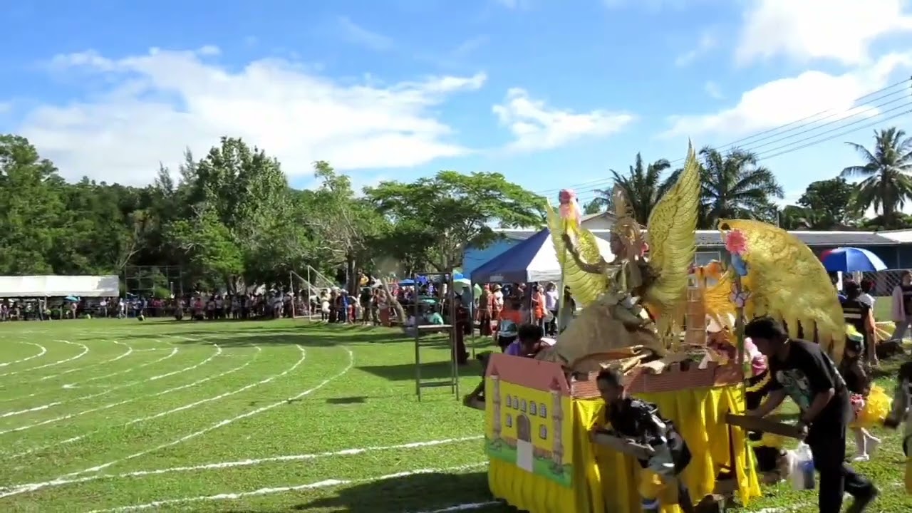 ขบวนพาเหรดกลุ่มวิจิตอันดามัน นำโดยวงโยธวาทิต สิเกาประชาผดุงวิทย์ วิเชียรมาตุโรงเรียนหาดปากเมง จ.ตรัง