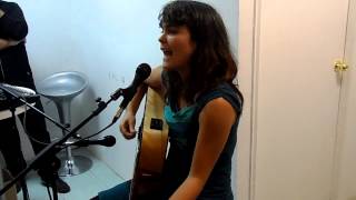 Video thumbnail of "Camila Moreno - Hoy traigo una canción (Tienda Música Chilena)"