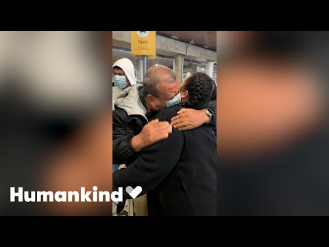 Woman surprises father after 21 years apart | Humankind #goodnews