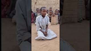 Kuranı Kerim Okuyan Afrikalı Çocuk. Maşallah.