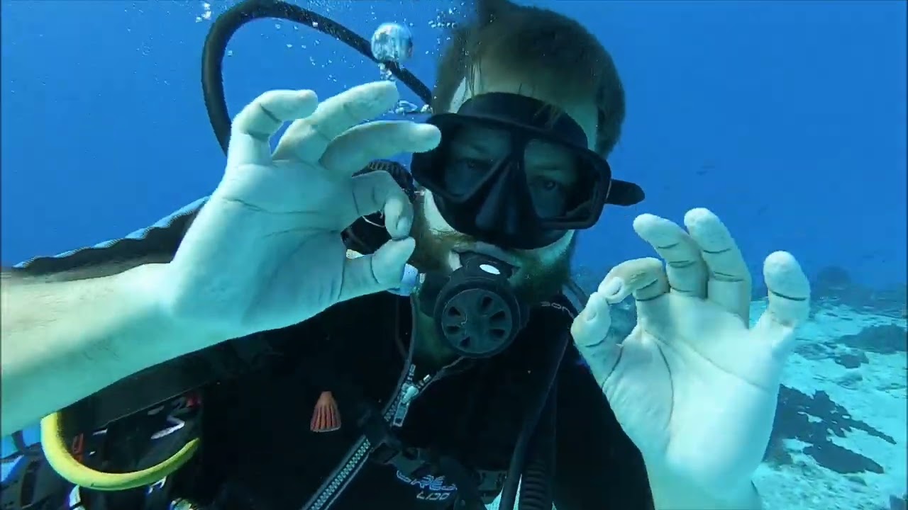 Couple diving for the first time in Cozumel - an unforgettable experience